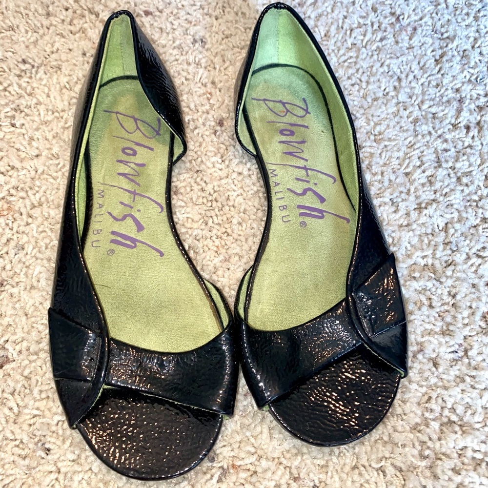 Black sandals.